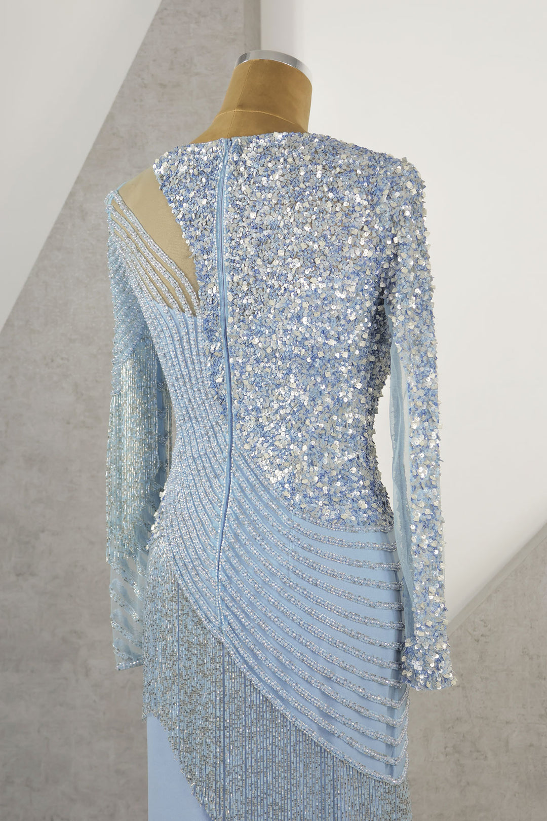 שמלת ערב קרפ תכשיט פרנזים צווארון עגול