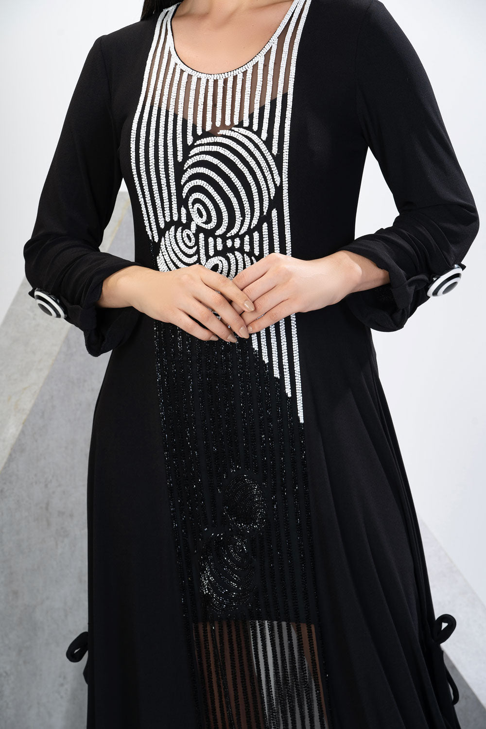 שמלת כפתאן ג'לביה קרפ עיגולים שחור-לבן